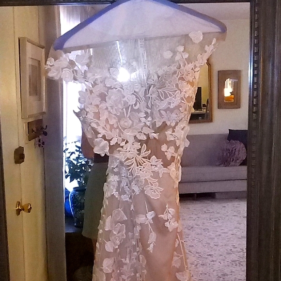 Milla Nova Wedding Gown - Picture 2 of 9